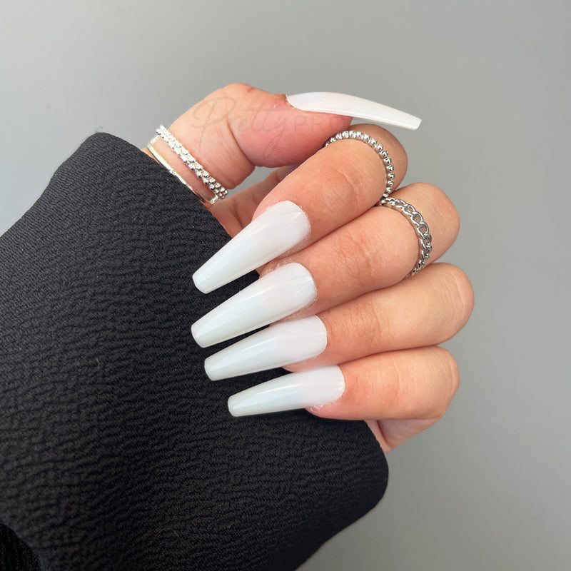 Press On False Nails Look On The White Side 24pcs